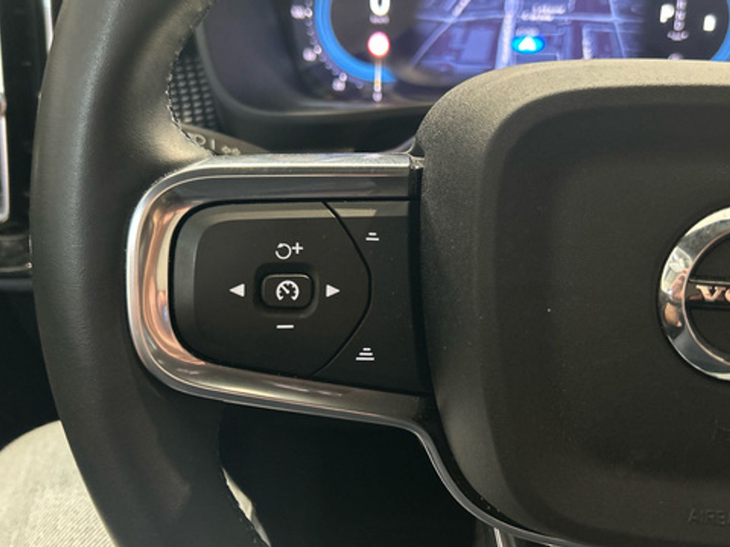 Volvo XC40 B3 G Black Edition+ Auto 120 kW (163 CV)