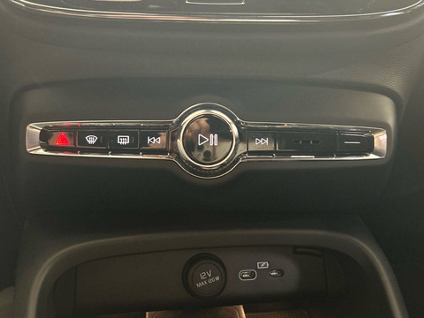 Volvo XC40 B3 G Black Edition+ Auto 120 kW (163 CV)
