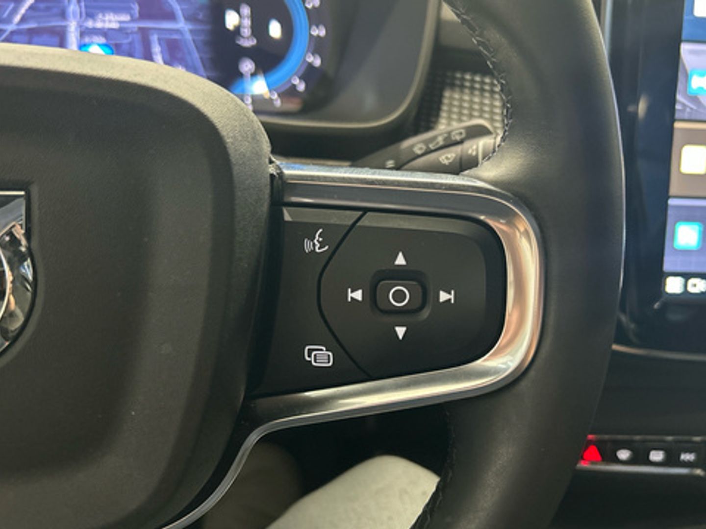 Volvo XC40 B3 G Black Edition+ Auto 120 kW (163 CV)