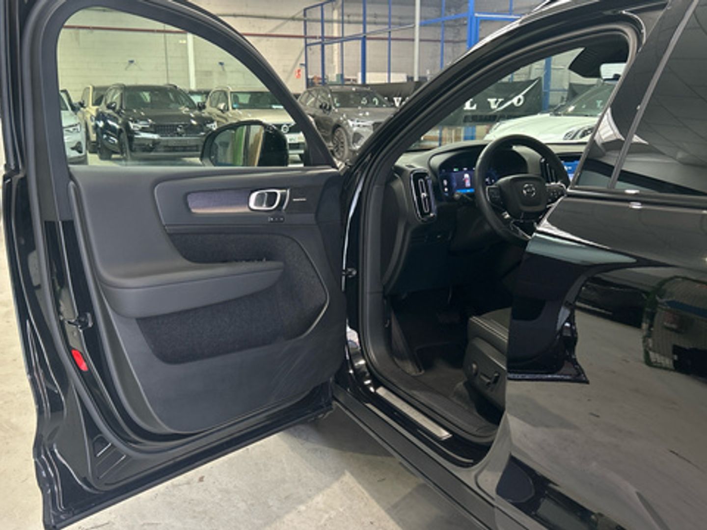Volvo XC40 B3 G Black Edition+ Auto 120 kW (163 CV)