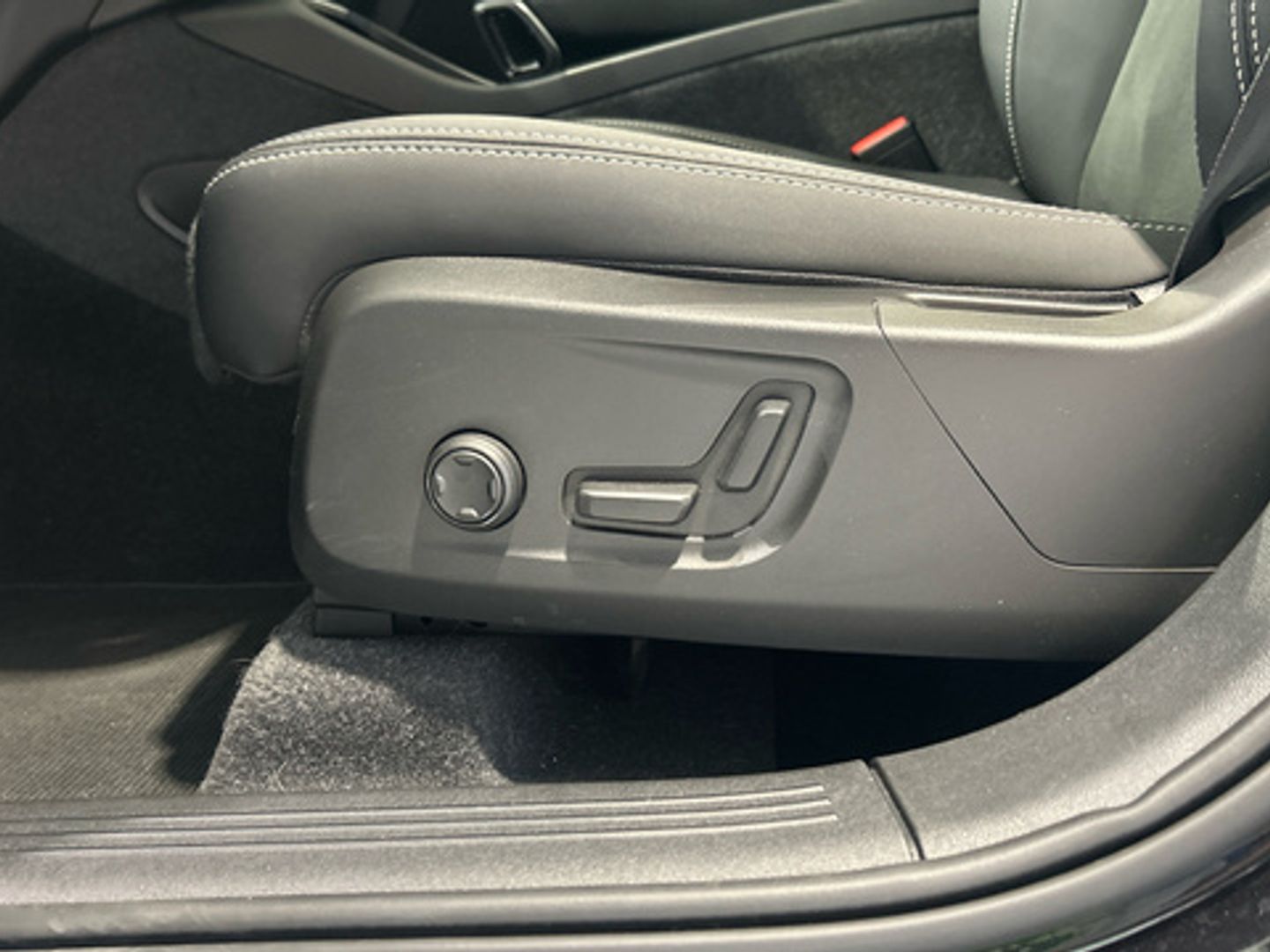 Volvo XC40 B3 G Black Edition+ Auto 120 kW (163 CV)
