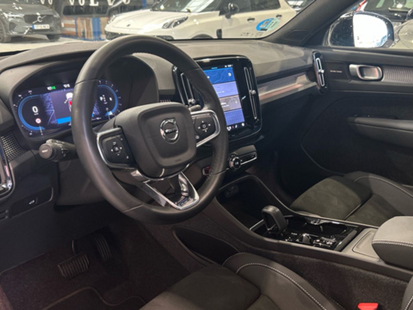 Volvo XC40 B3 G Black Edition+ Auto 120 kW (163 CV)