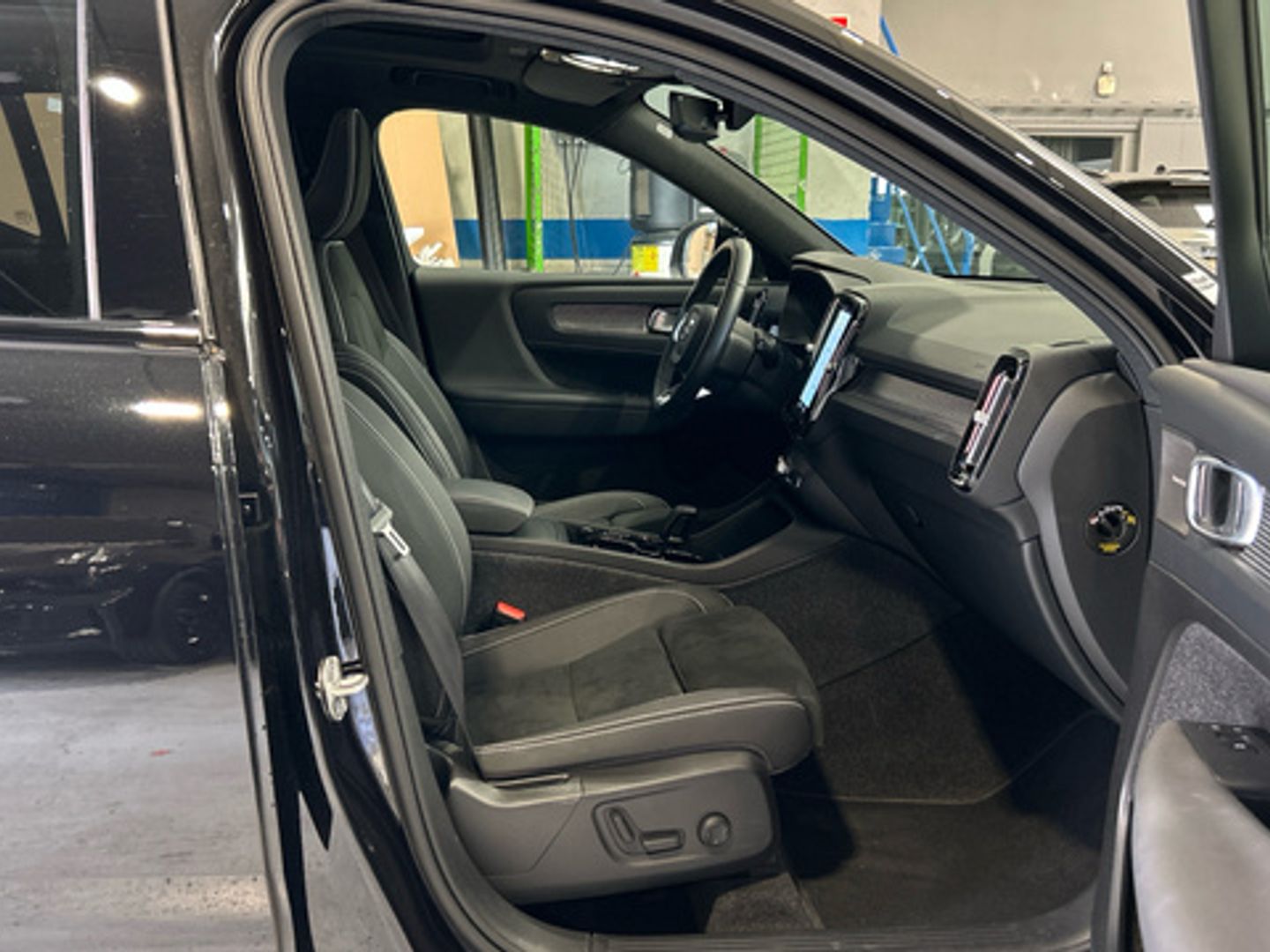 Volvo XC40 B3 G Black Edition+ Auto 120 kW (163 CV)