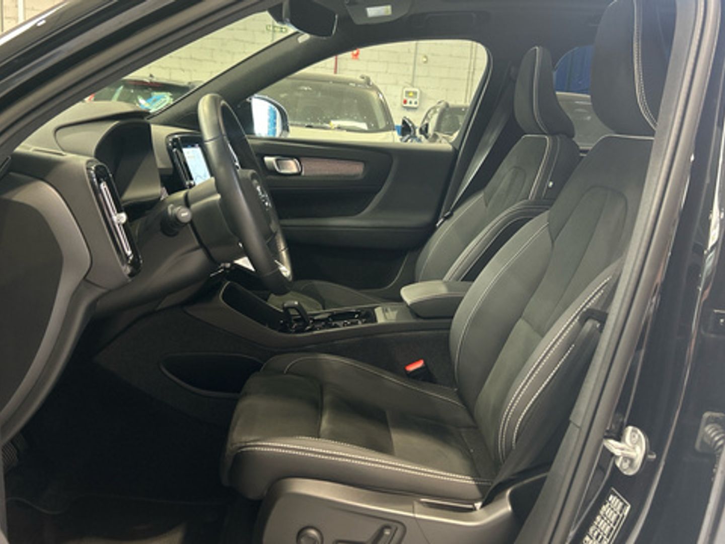 Volvo XC40 B3 G Black Edition+ Auto 120 kW (163 CV)