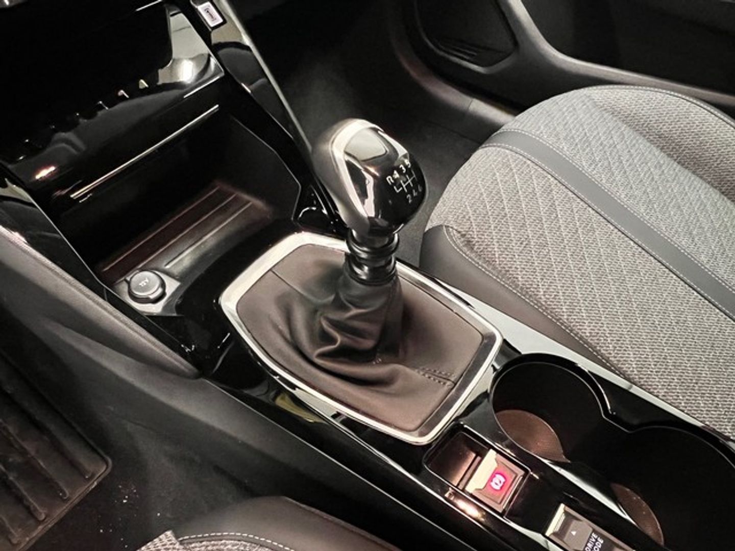 Peugeot 208 PureTech 100 Allure 75 kW (100 CV)