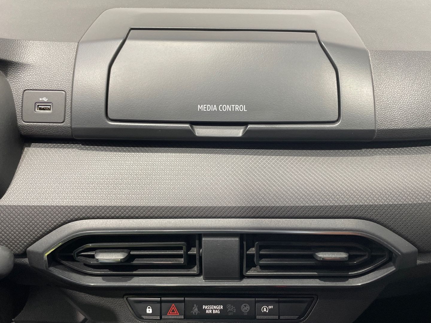 Dacia Sandero Essential SCe 49 kW (67 CV)