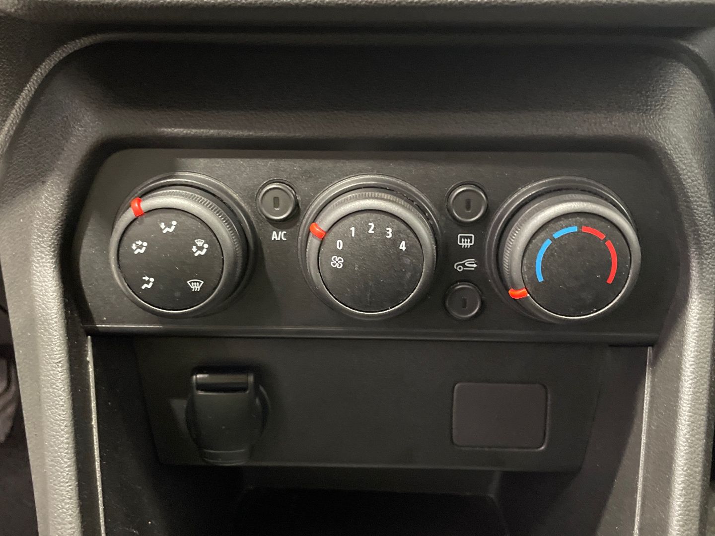 Dacia Sandero Essential SCe 49 kW (67 CV)