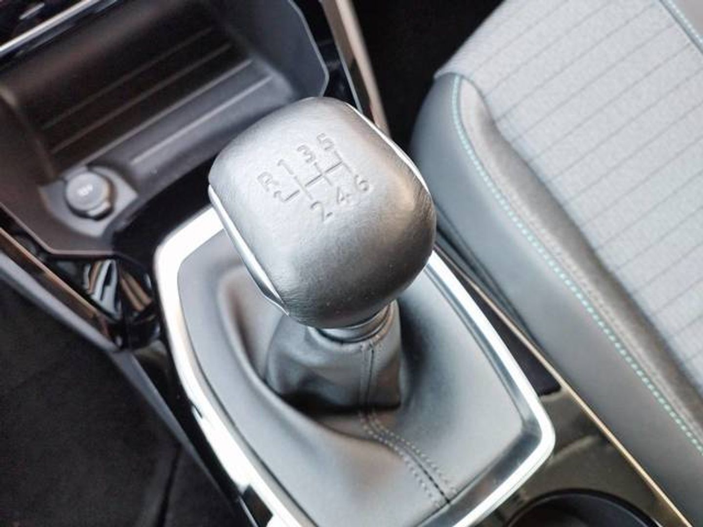 Peugeot 208 PureTech 100 Allure 75 kW (100 CV)