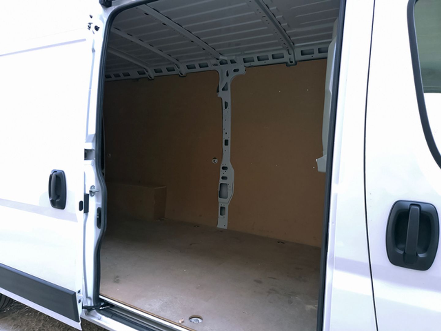 Citroen Jumper Furgon BlueHDi 140 35 L3H2 103 kW (140 CV)