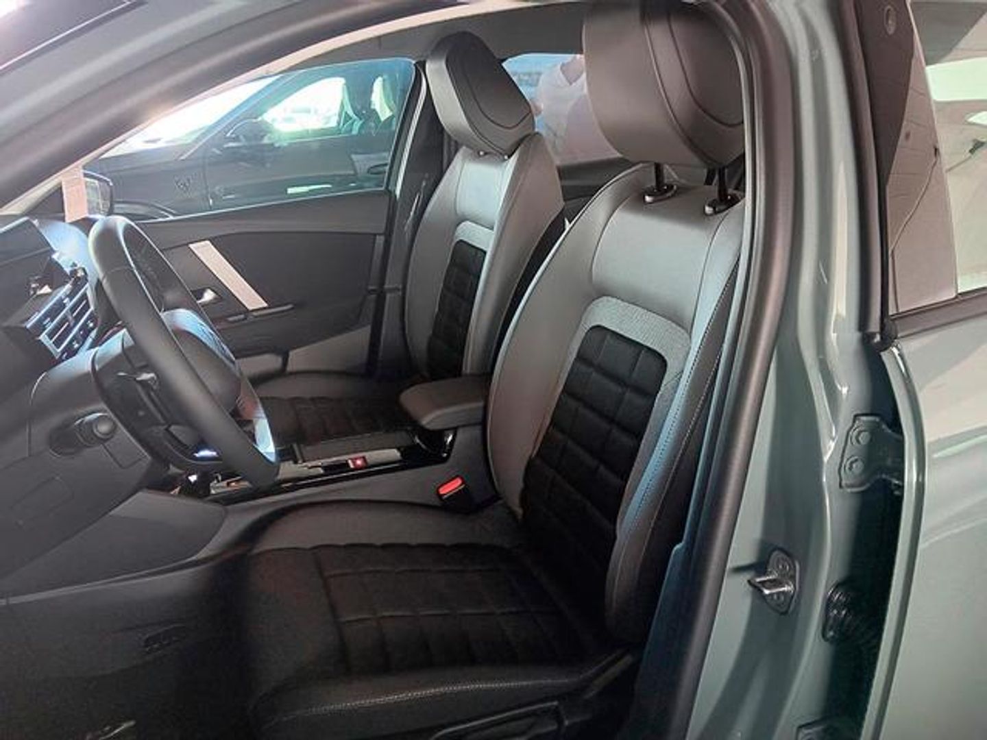 Citroen C4 Hybrid 145  Business Edition e-DCS6 07 kW (145 CV)
