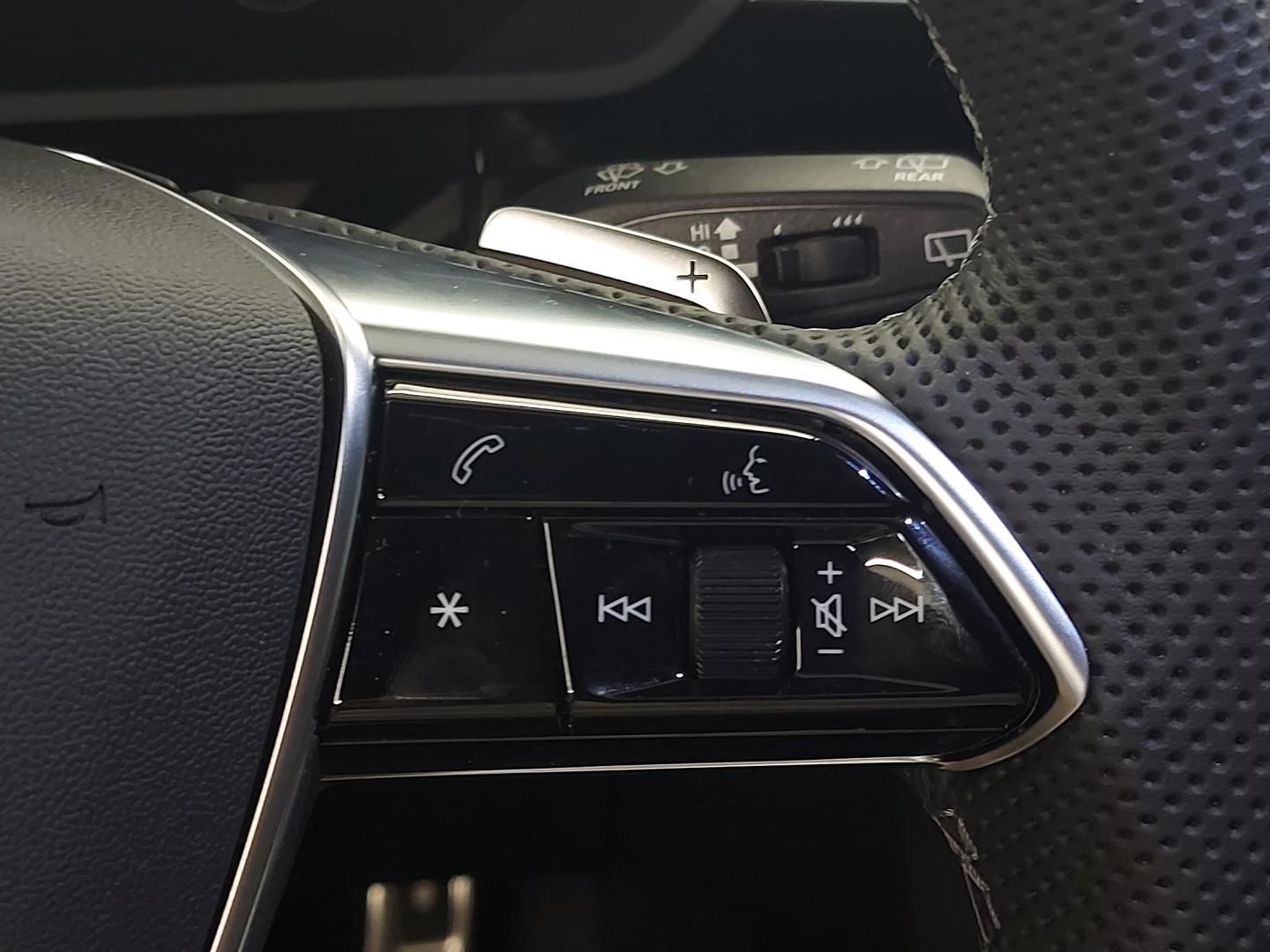 Audi Q8 e-tron S line 55 quattro 300 kW (408 CV)