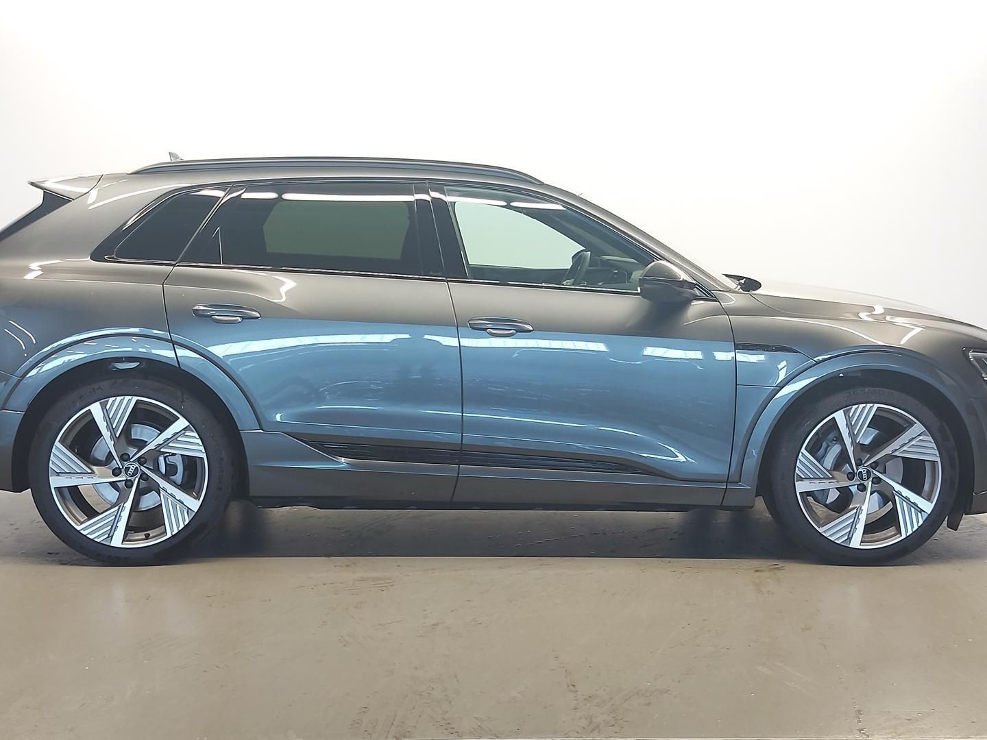 Audi Q8 e-tron S line 55 quattro 300 kW (408 CV)