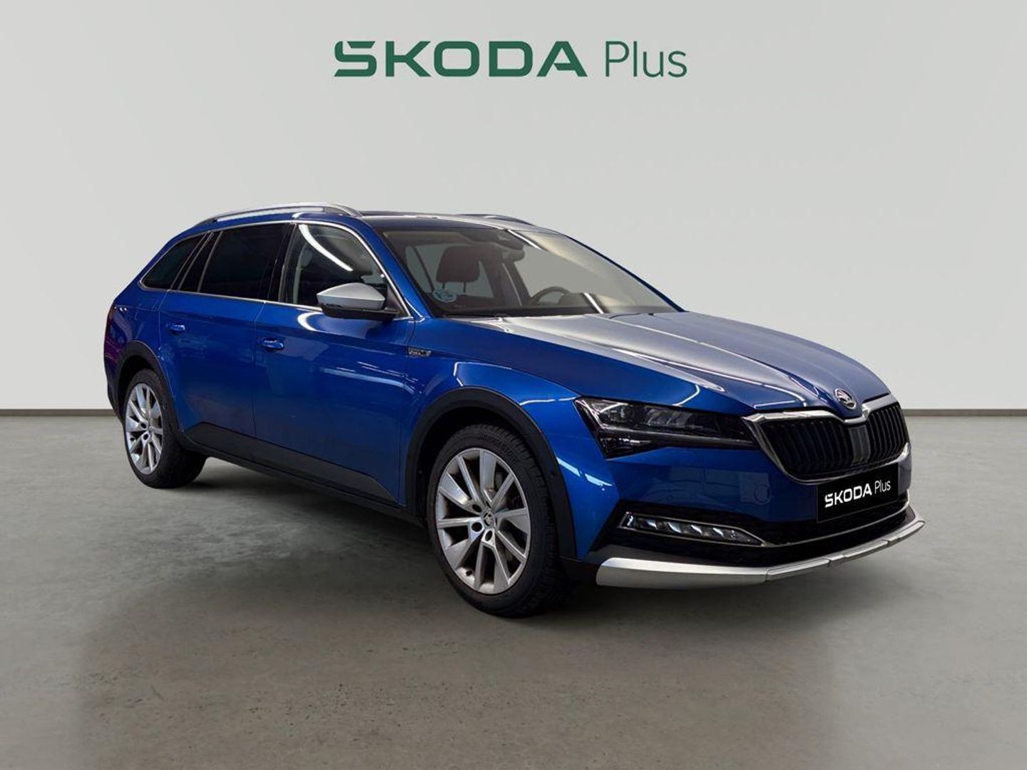 Skoda Superb Combi 2.0 TDI Scout 4x4 DSG 147 kW (200 CV) Azul Familiar