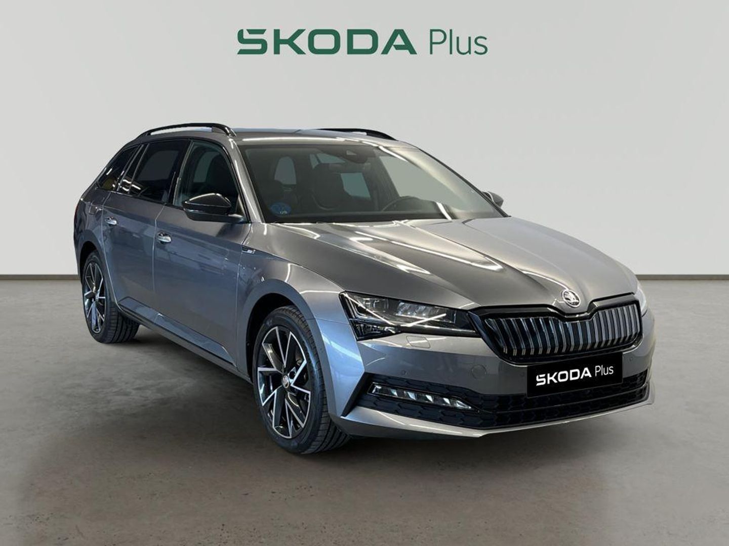 Skoda Superb Combi 1.4 TSI iV P-HEV SportLine DSG 160 kW (218 CV) Gris Familiar