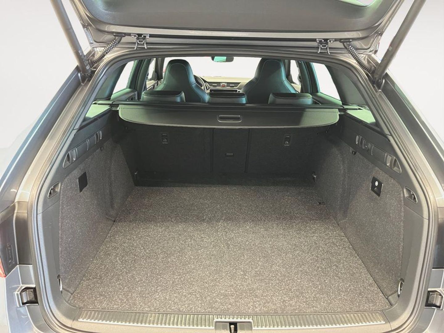 Skoda Superb Combi 1.4 TSI iV P-HEV SportLine DSG 160 kW (218 CV)