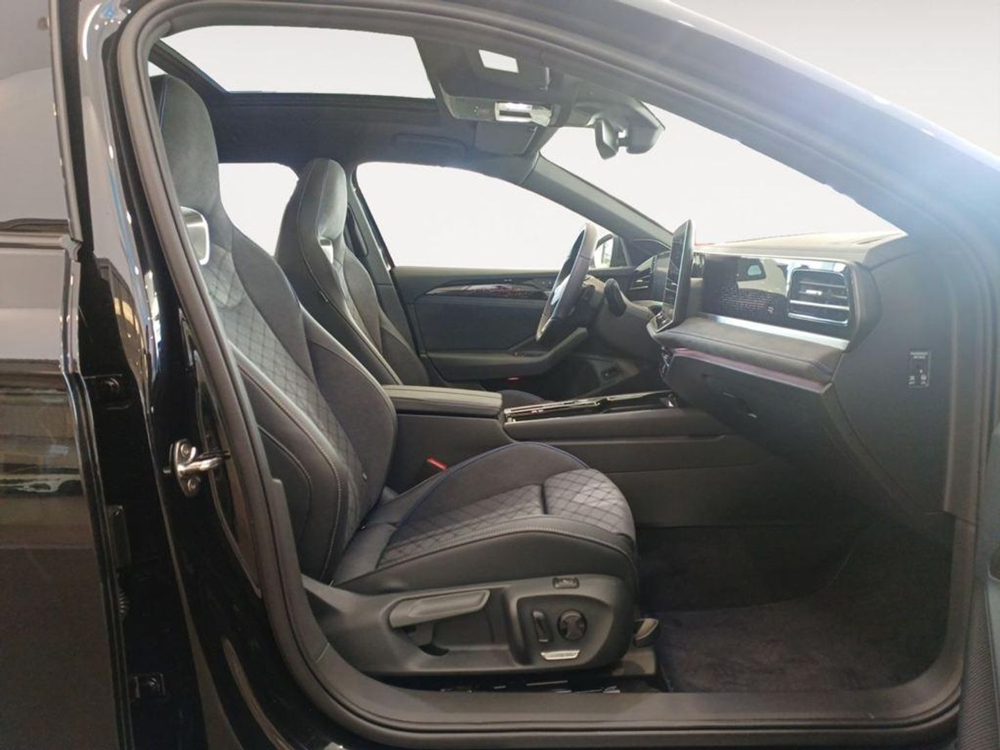 Volkswagen Passat Variant R-Line 1.5 eTSI 110 kW (150 CV) DSG