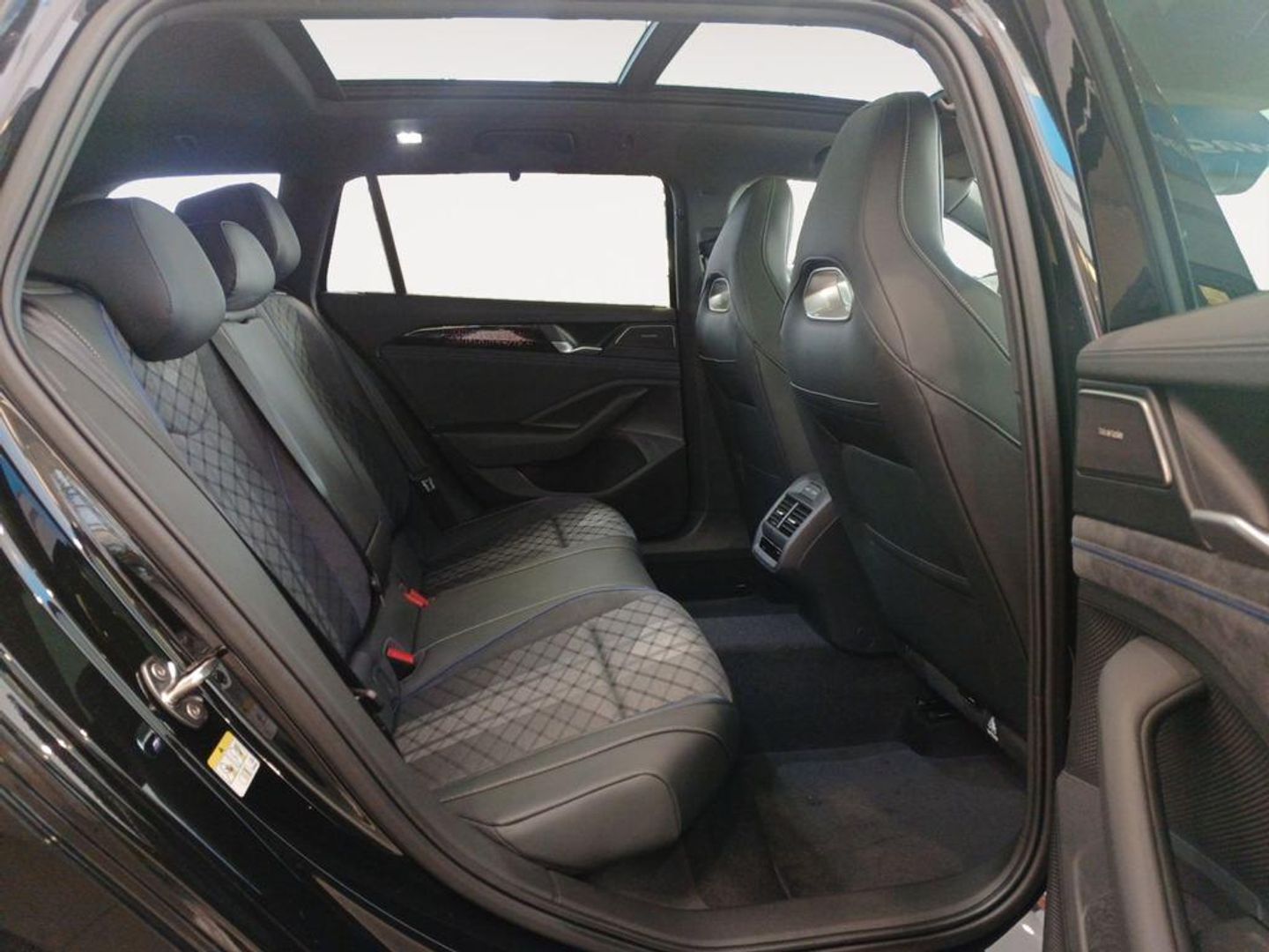 Volkswagen Passat Variant R-Line 1.5 eTSI 110 kW (150 CV) DSG