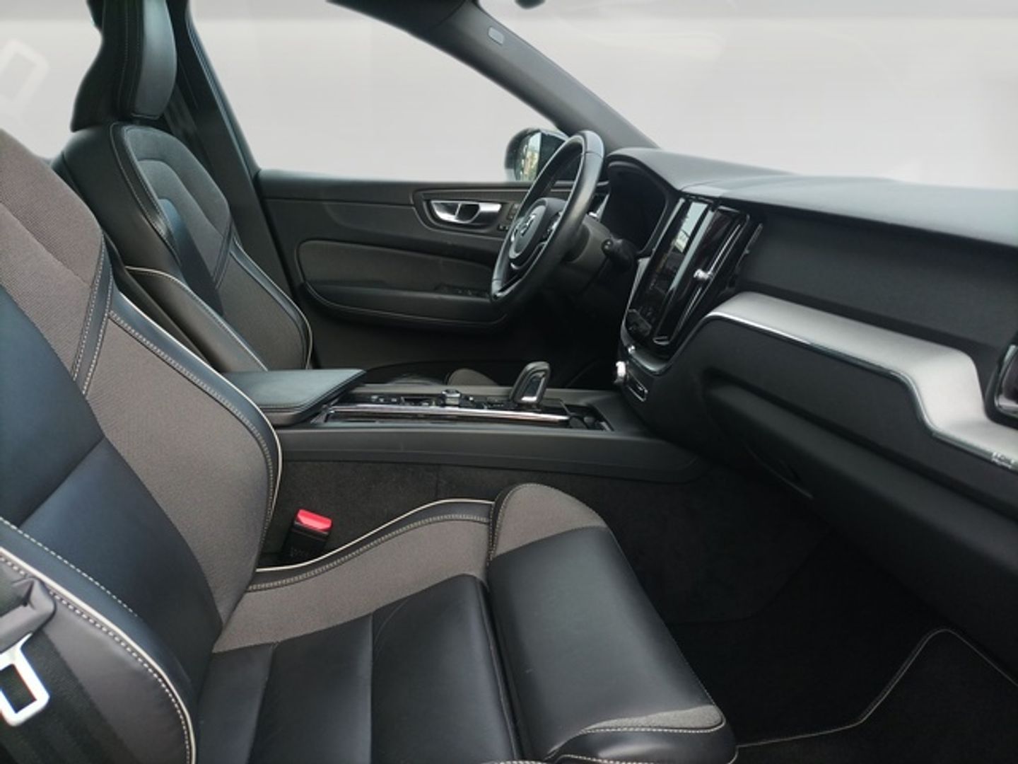 Volvo XC60 T6 Recharge R-Design AWD Auto 250 kW (340 CV)