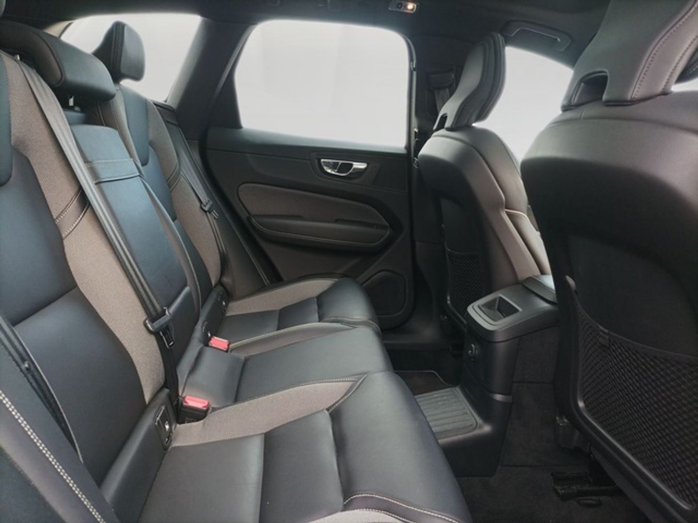 Volvo XC60 T6 Recharge R-Design AWD Auto 250 kW (340 CV)