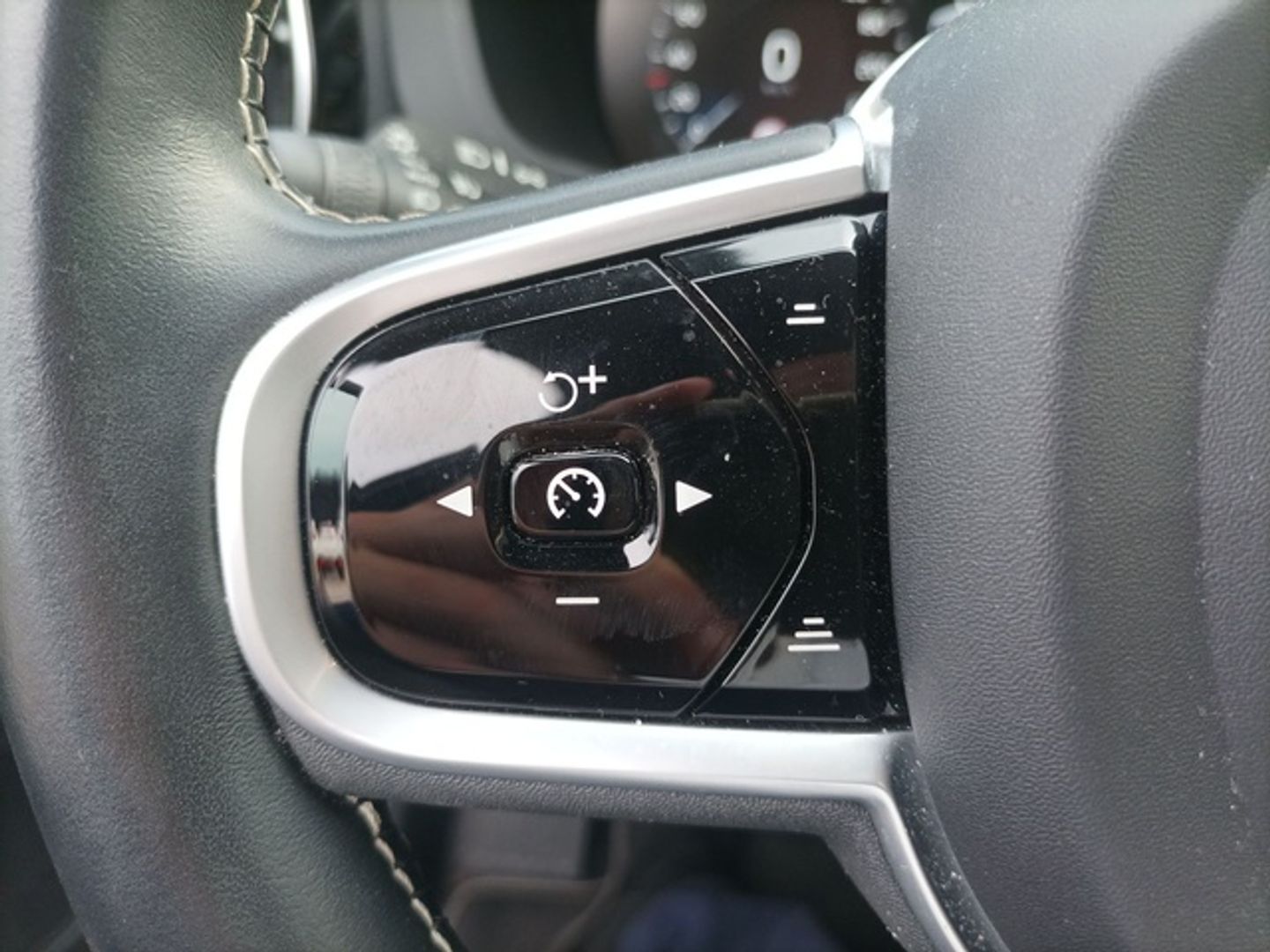 Volvo XC60 T6 Recharge R-Design AWD Auto 250 kW (340 CV)