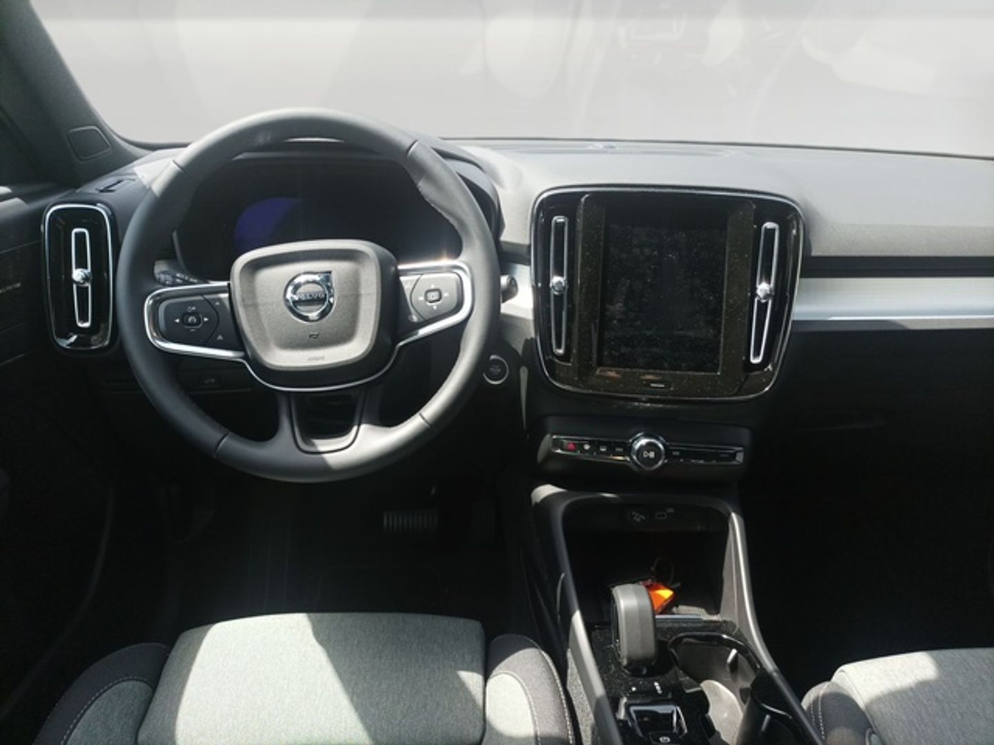 Volvo XC40 B3 G Plus Dark Auto 120 kW (163 CV)