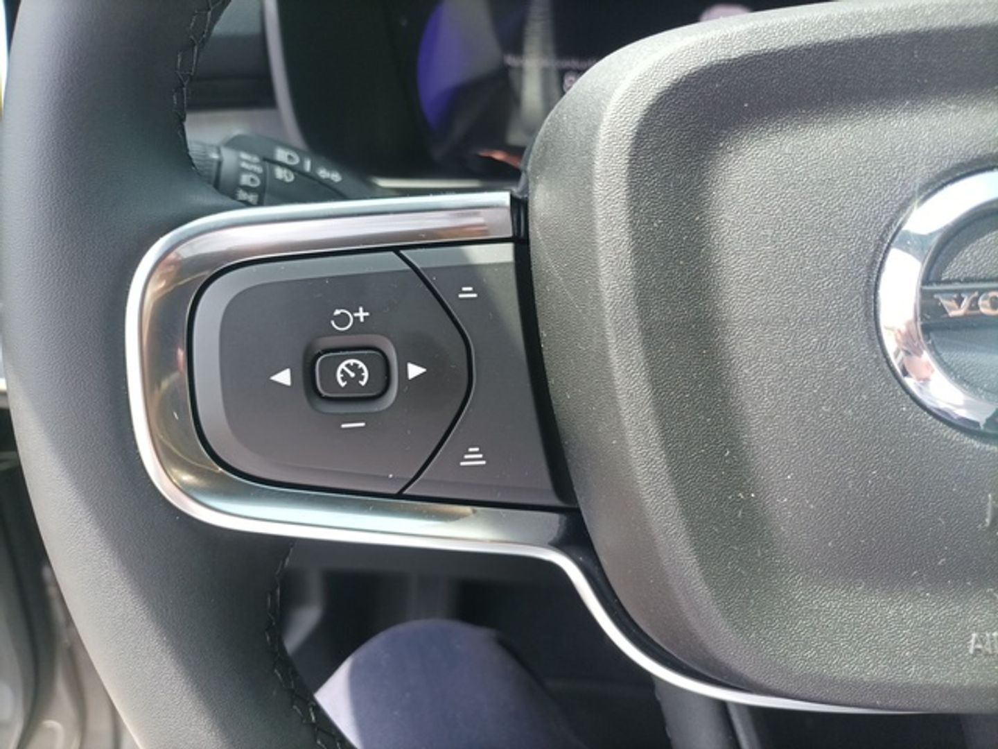 Volvo XC40 B3 G Plus Dark Auto 120 kW (163 CV)