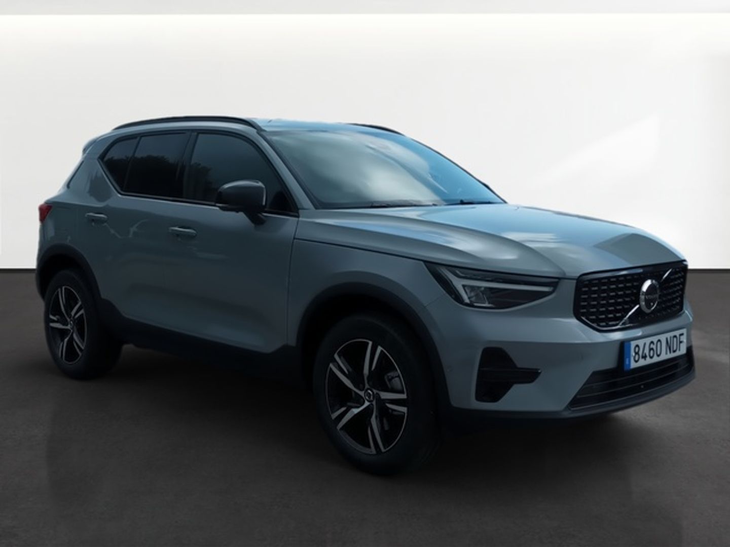 Volvo XC40 B3 G Plus Dark Auto 120 kW (163 CV) Gris All Terrain / Pick-up