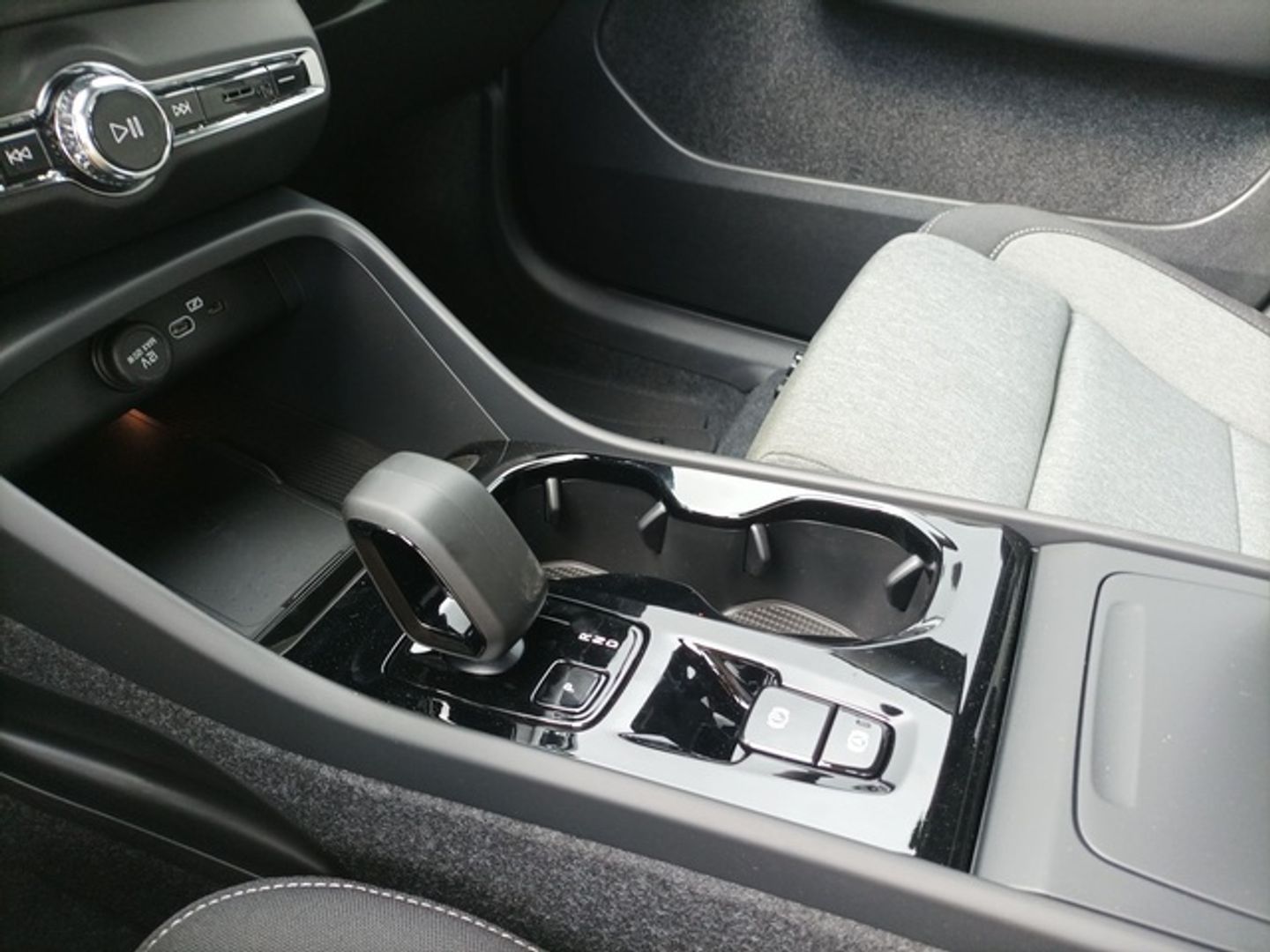 Volvo XC40 B3 G Plus Dark Auto 120 kW (163 CV)