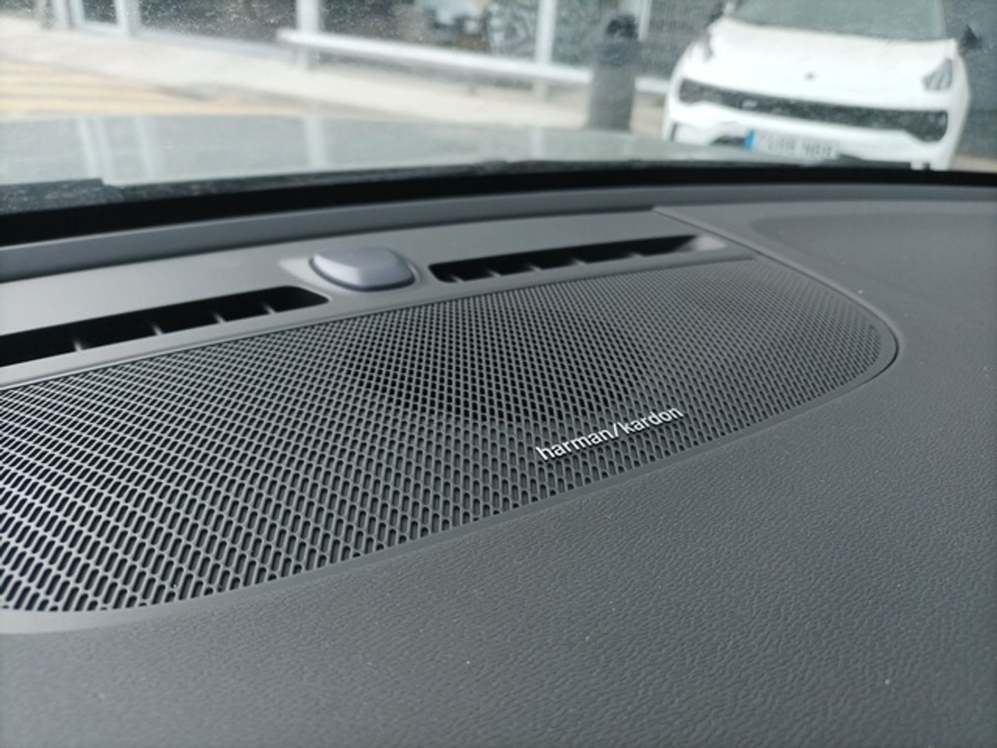 Volvo XC40 B3 G Plus Dark Auto 120 kW (163 CV)