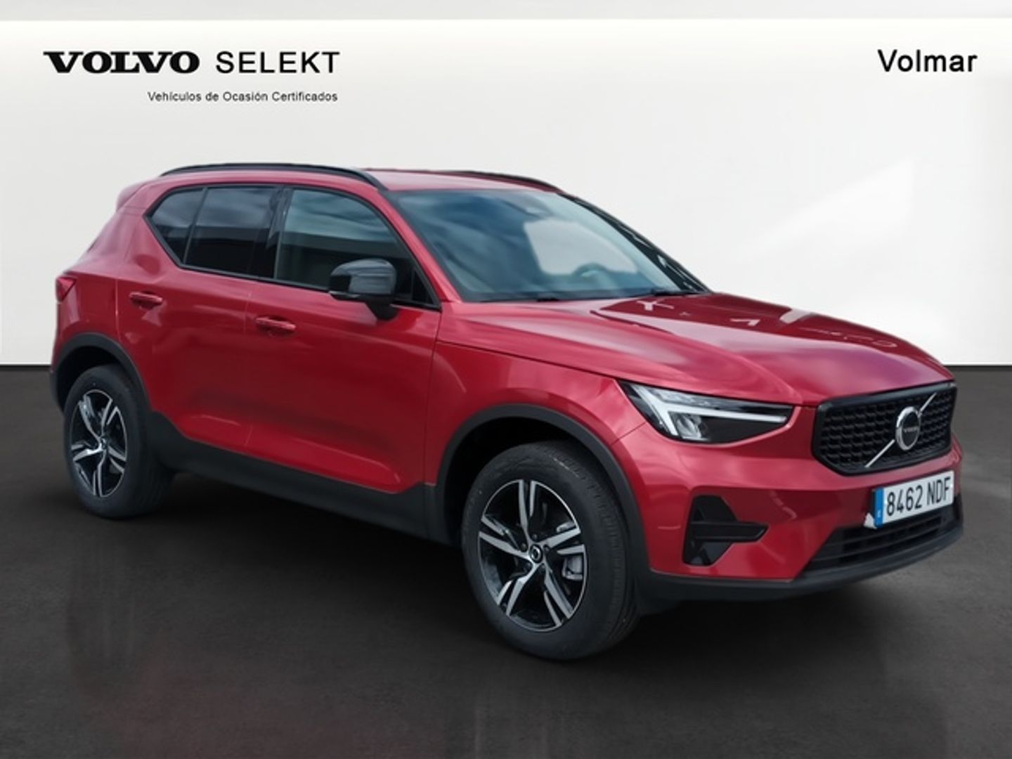 Volvo XC40 B3 G Plus Dark Auto 120 kW (163 CV) Rojo All Terrain / Pick-up