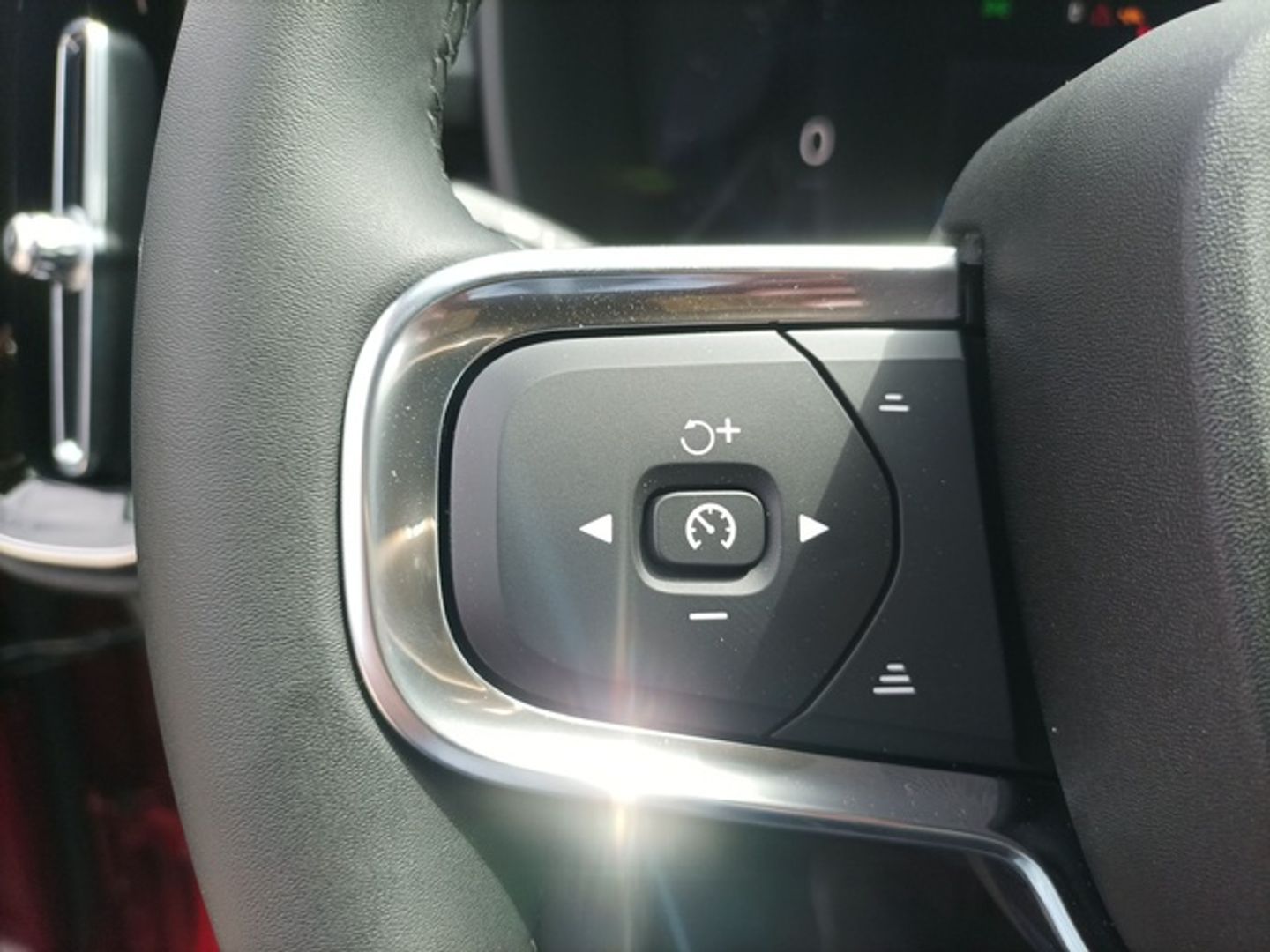 Volvo XC40 B3 G Plus Dark Auto 120 kW (163 CV)