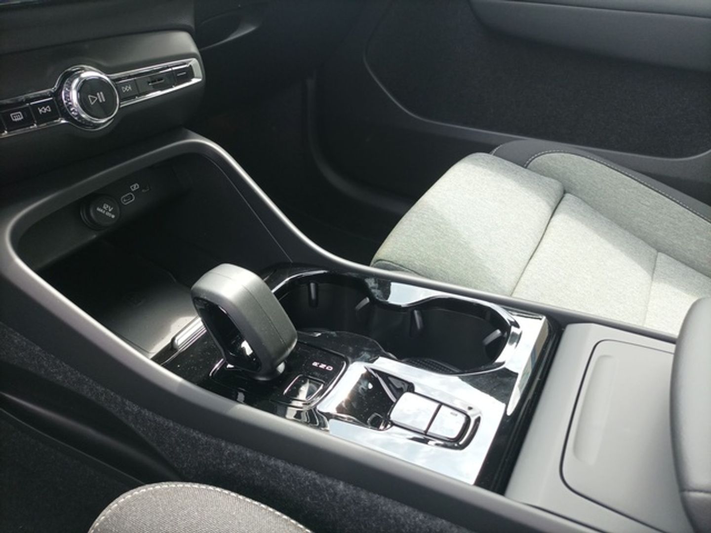 Volvo XC40 B3 G Plus Dark Auto 120 kW (163 CV)