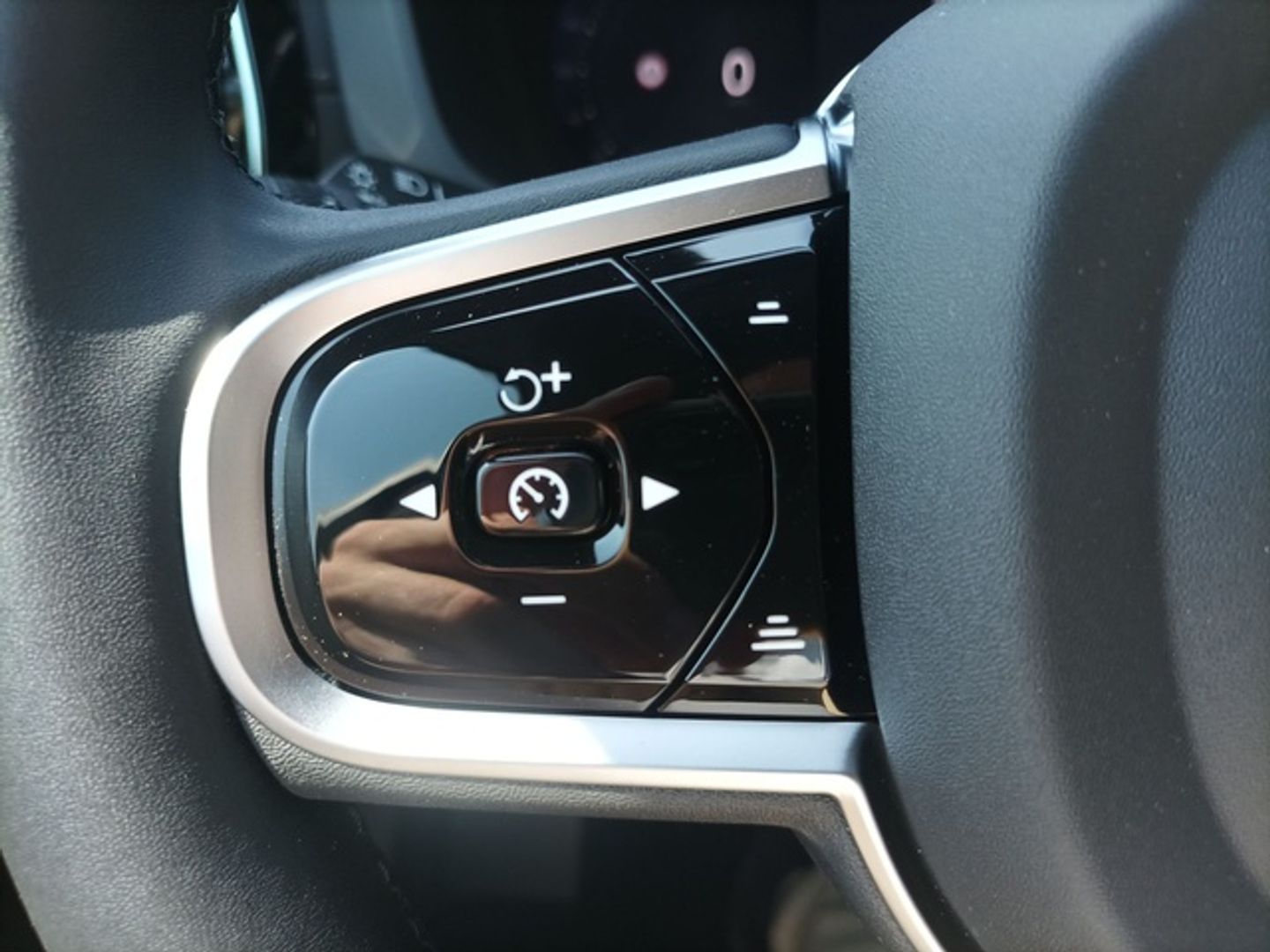 Volvo XC60 B5 G Ultra Dark AWD Auto 184 kW (250 CV)
