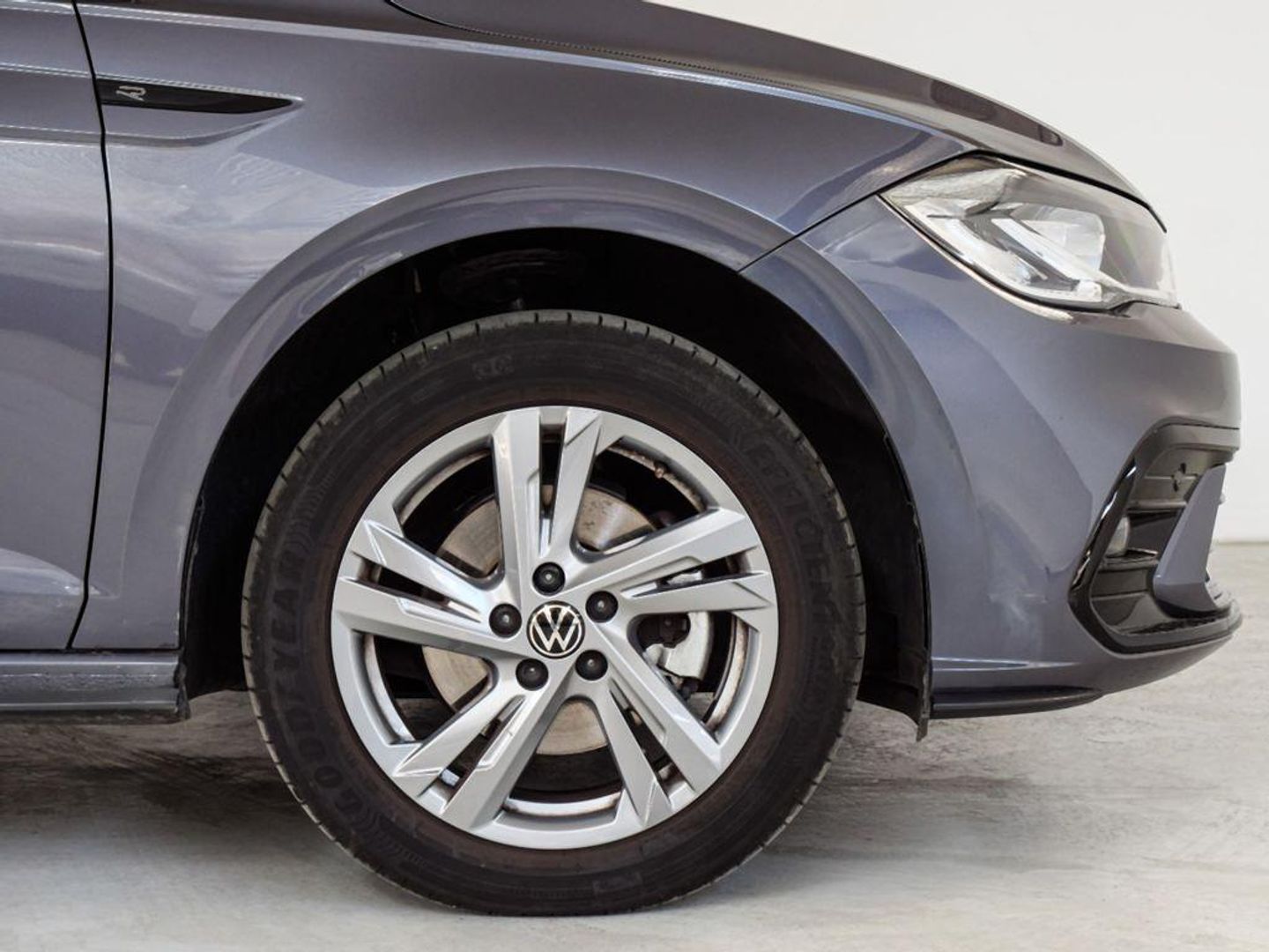 Volkswagen Polo R-Line 1.0 TSI 85 kW (115 CV) DSG Gris Compact