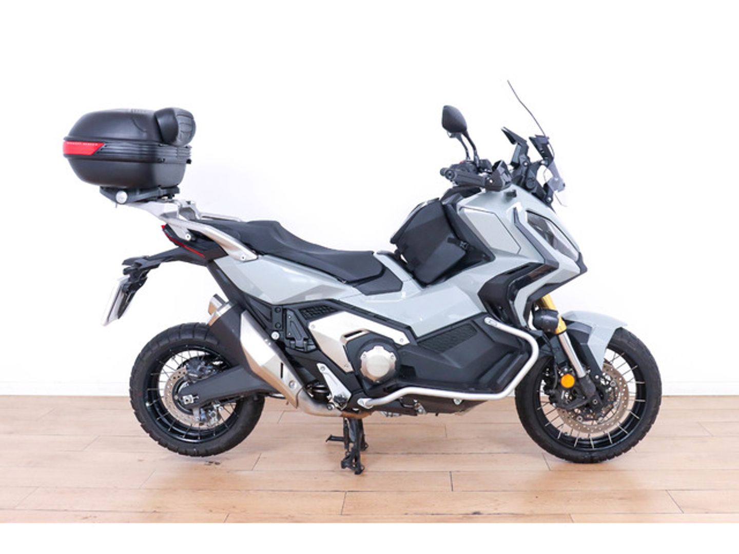 Honda X-ADV Gris Motorcycle