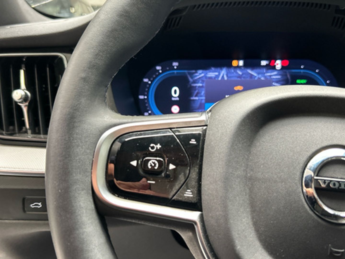 Volvo XC60 T6 Recharge Plus Black Edition AWD AT 257 kW (350 CV)