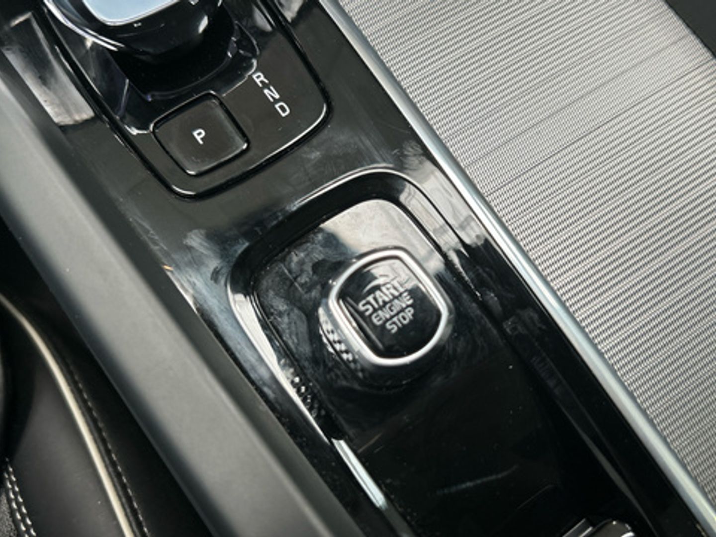 Volvo XC60 T6 Recharge Plus Black Edition AWD AT 257 kW (350 CV)