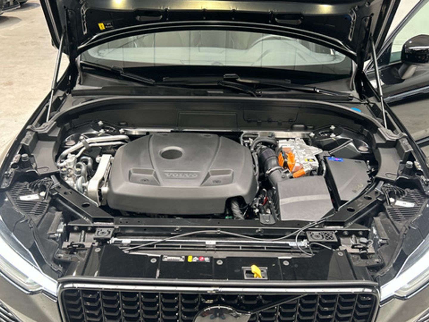 Volvo XC60 T6 Recharge Plus Black Edition AWD AT 257 kW (350 CV)
