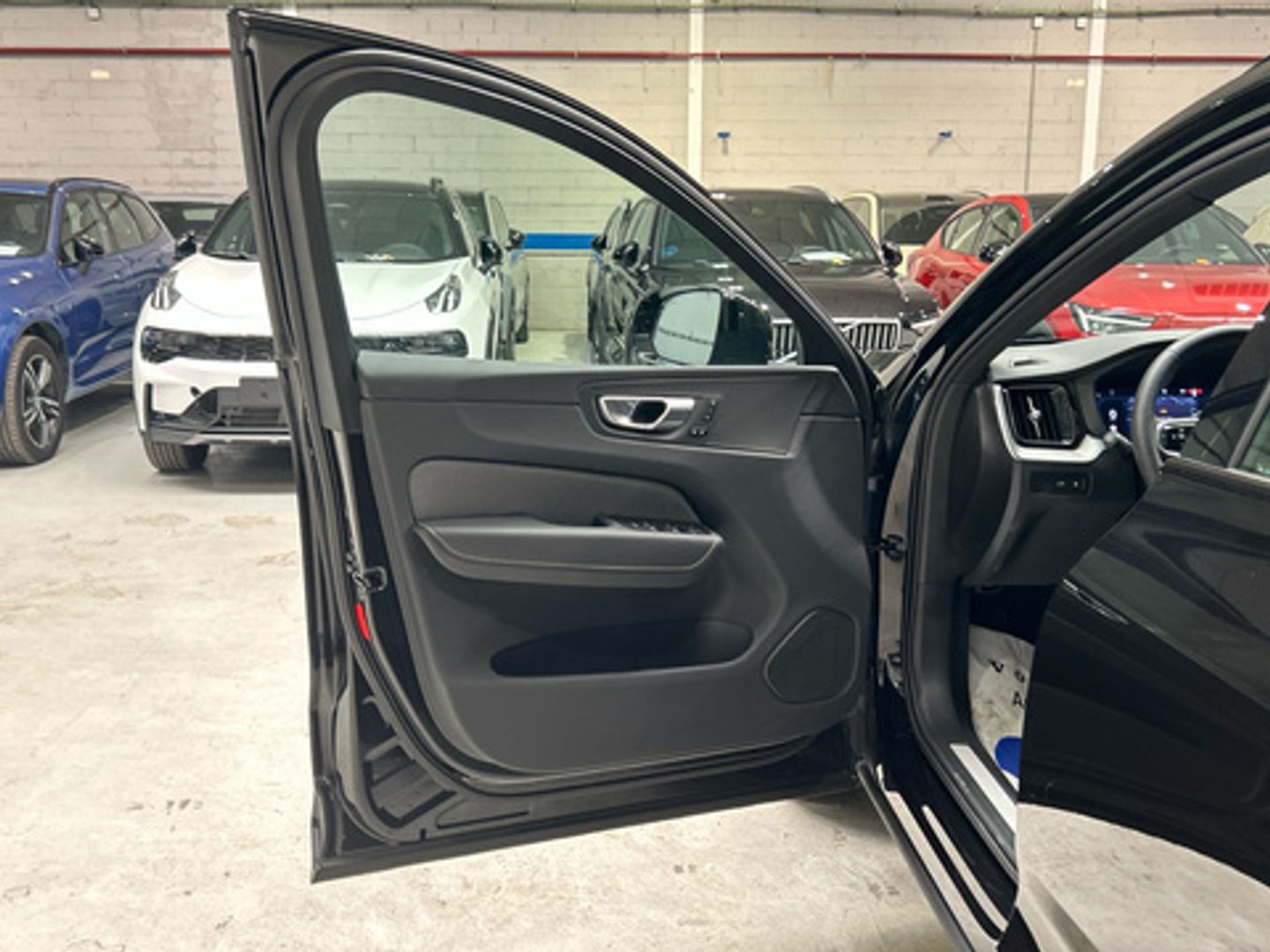 Volvo XC60 T6 Recharge Plus Black Edition AWD AT 257 kW (350 CV)