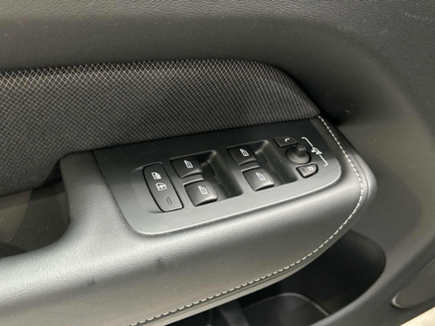 Volvo XC60 T6 Recharge Plus Black Edition AWD AT 257 kW (350 CV)