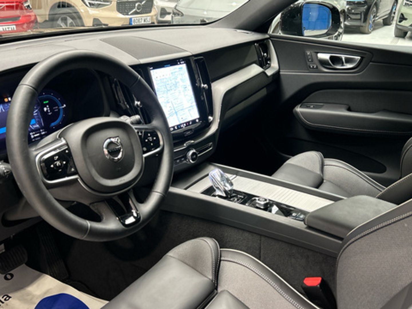 Volvo XC60 T6 Recharge Plus Black Edition AWD AT 257 kW (350 CV)