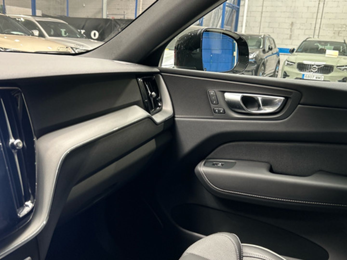 Volvo XC60 T6 Recharge Plus Black Edition AWD AT 257 kW (350 CV)