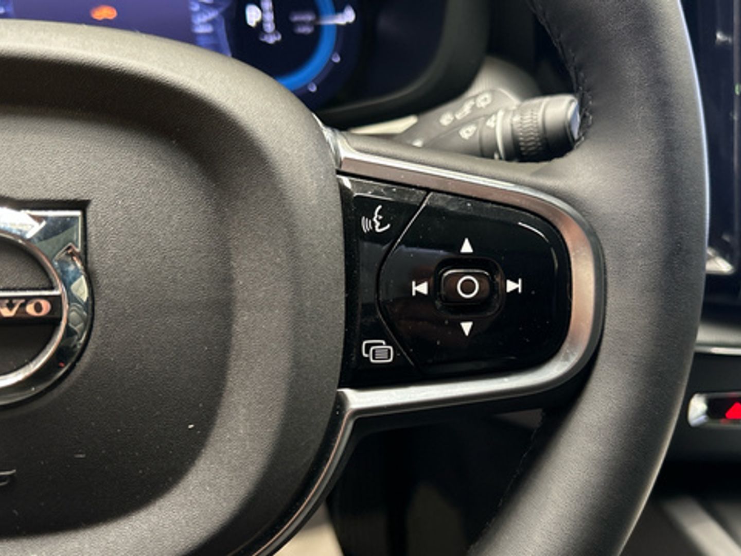 Volvo XC60 T6 Recharge Plus Black Edition AWD AT 257 kW (350 CV)