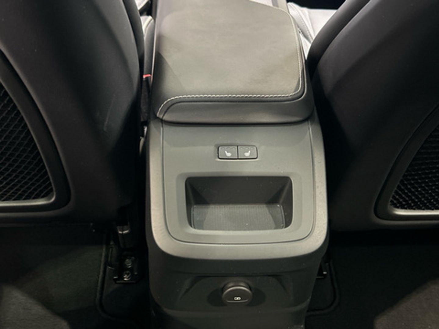 Volvo XC60 T6 Recharge Plus Black Edition AWD AT 257 kW (350 CV)
