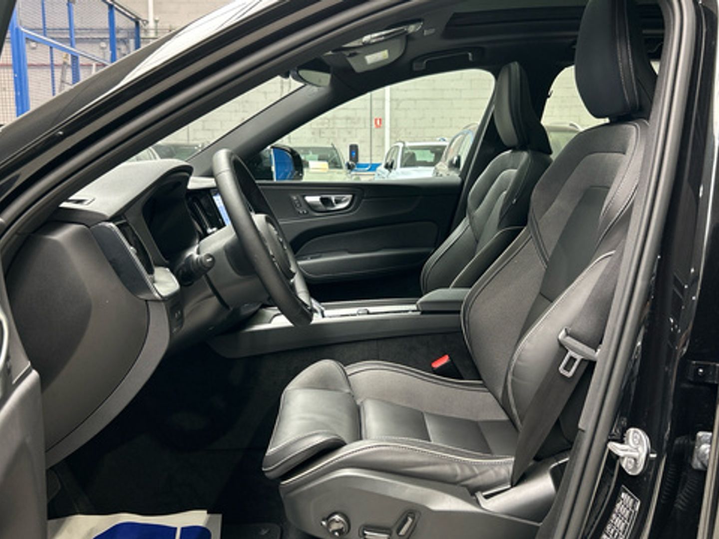 Volvo XC60 T6 Recharge Plus Black Edition AWD AT 257 kW (350 CV)