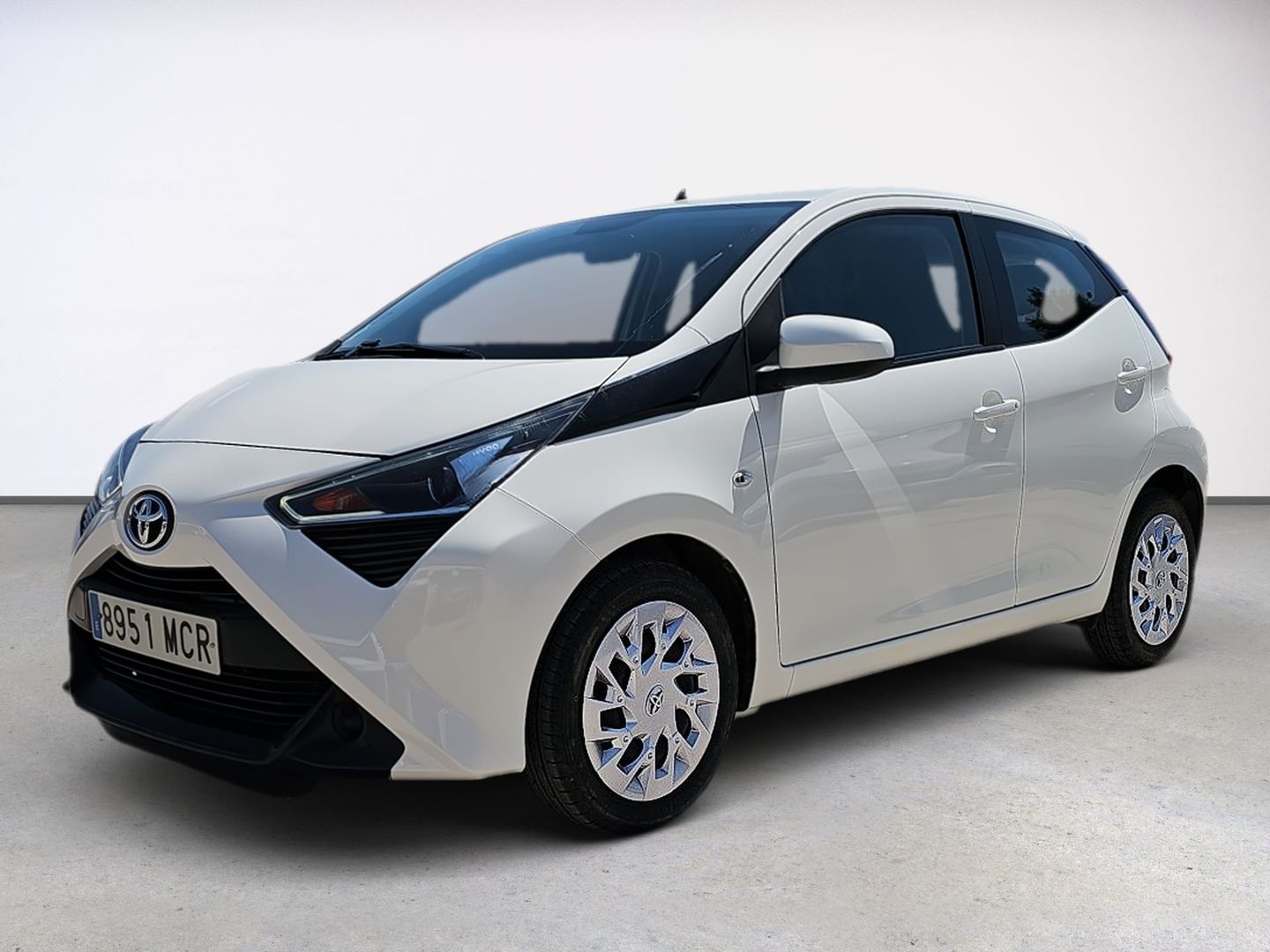 Toyota Aygo 1.0 70 x-play 53 kW (72 CV) Blanco Compact