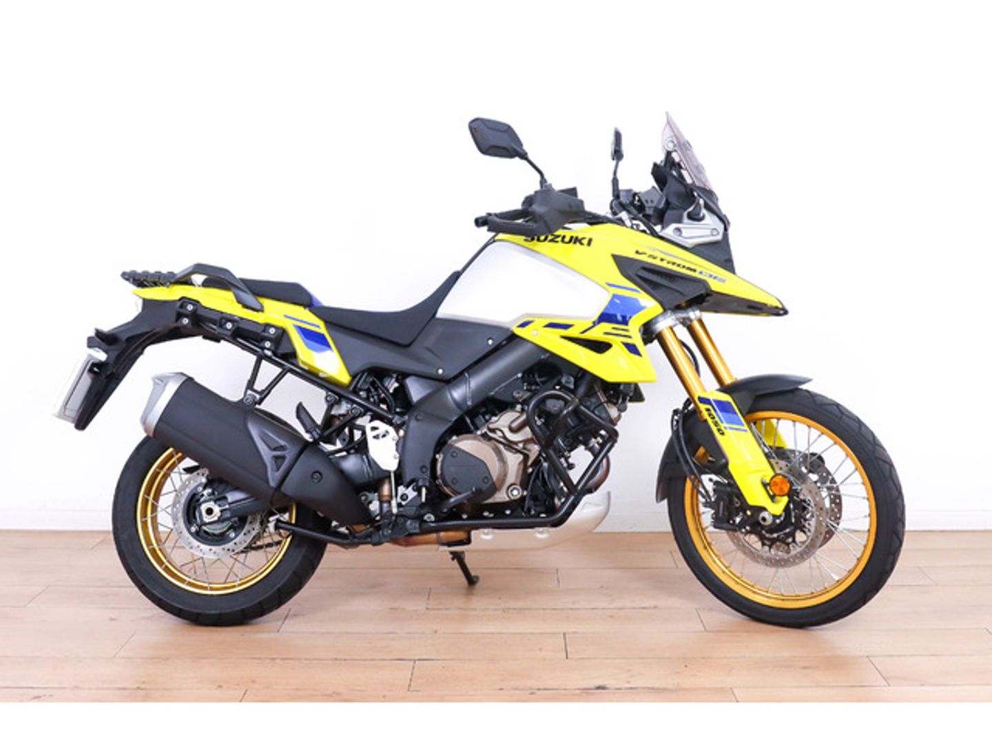 Suzuki V-Strom 1050DE Amarillo Motorcycle