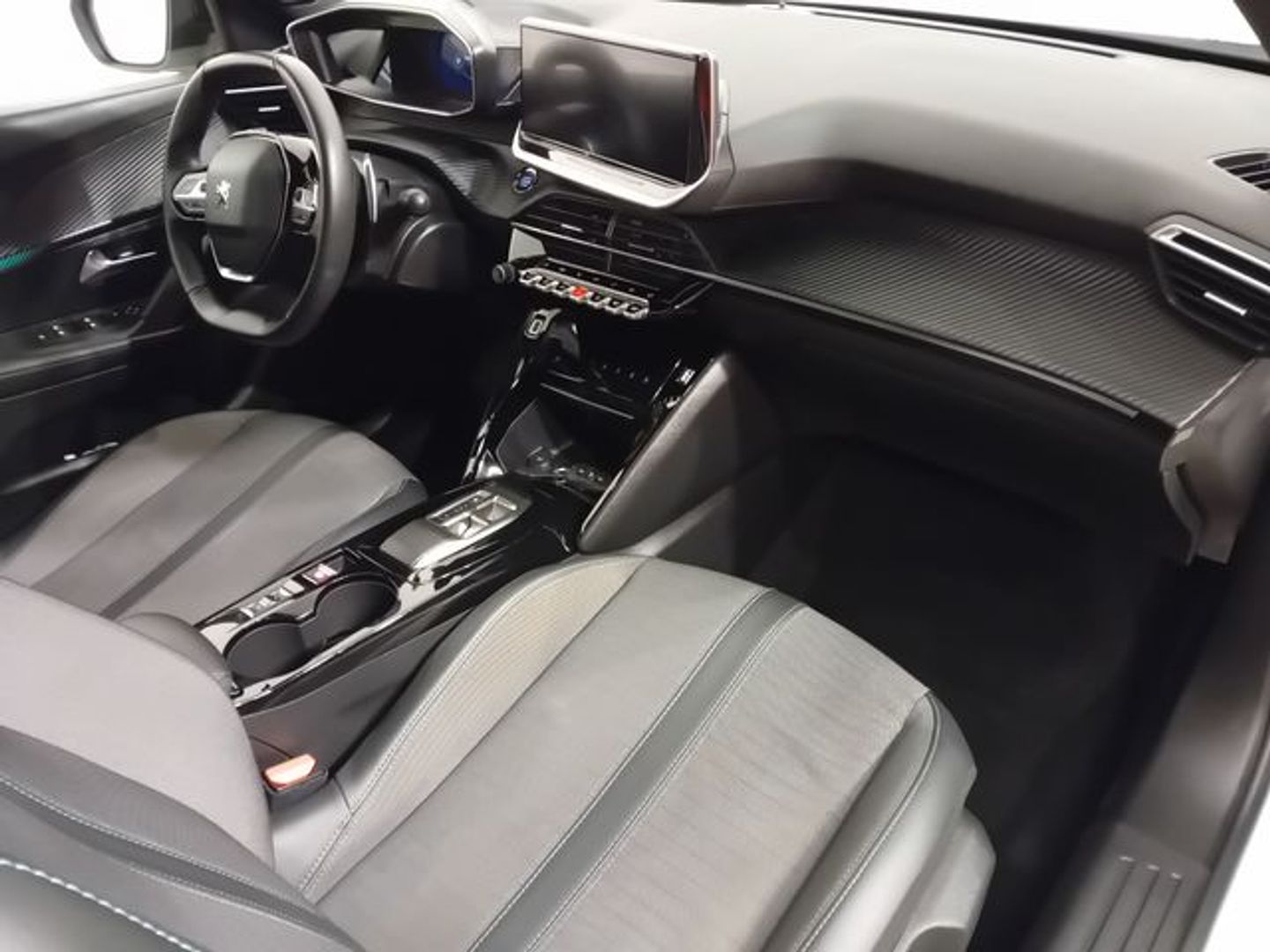Peugeot 2008 BlueHDi 130 S&S Allure Pack EAT8 96 kW (130 CV)