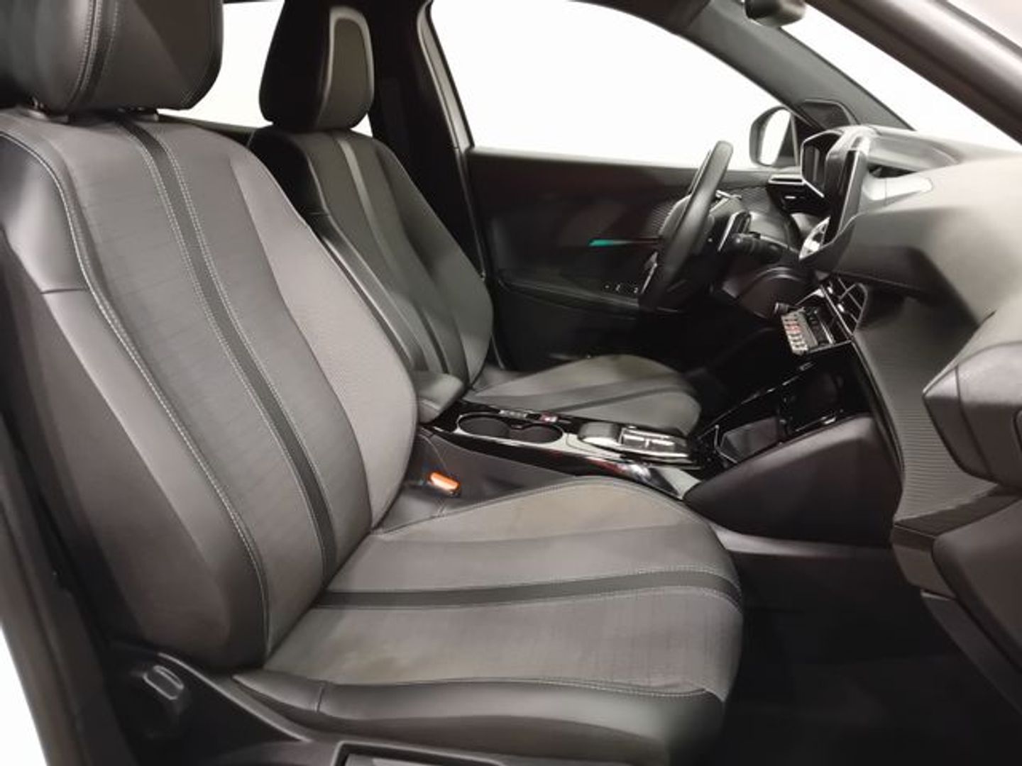 Peugeot 2008 BlueHDi 130 S&S Allure Pack EAT8 96 kW (130 CV)