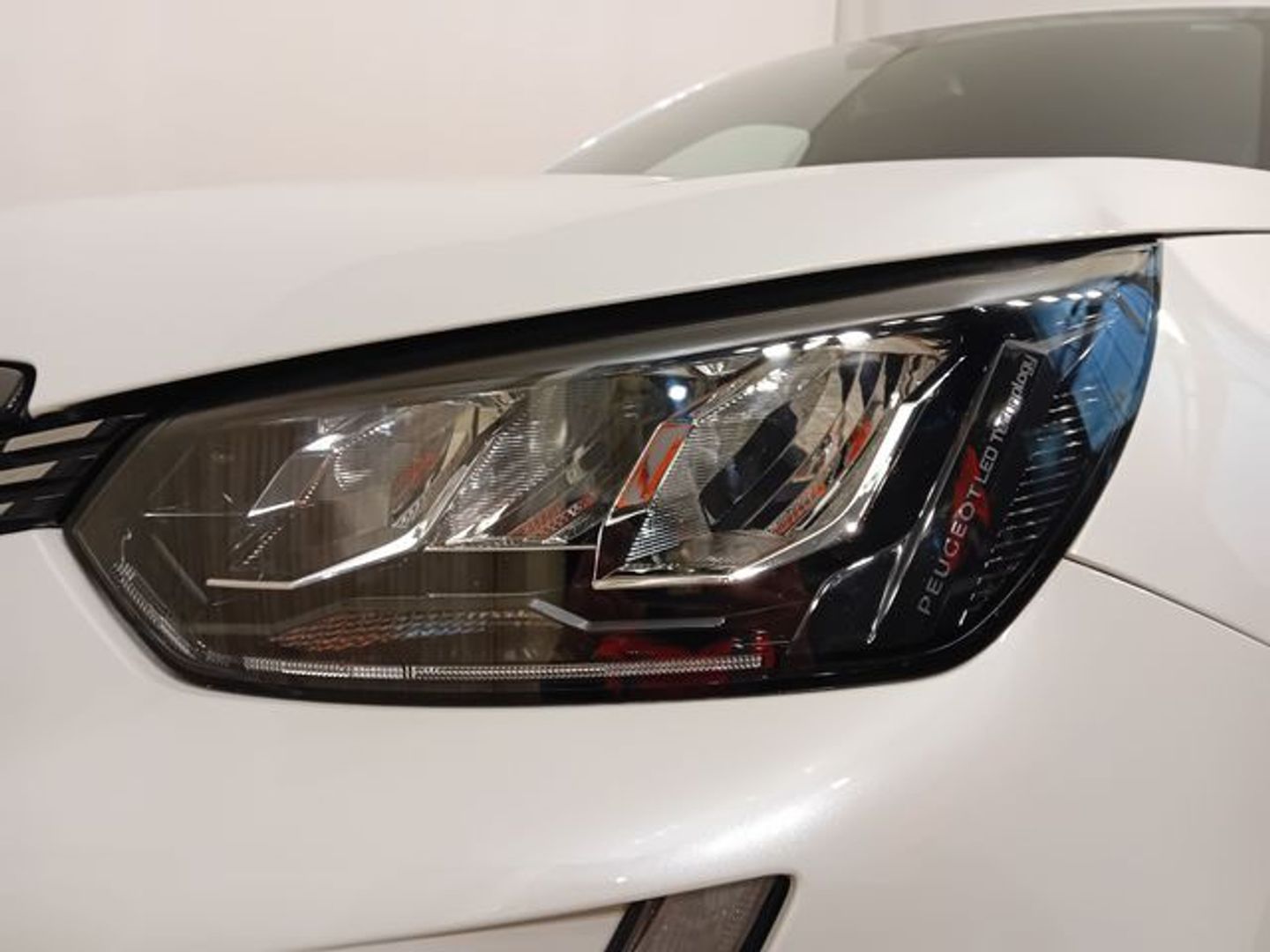 Peugeot 2008 BlueHDi 130 S&S Allure Pack EAT8 96 kW (130 CV)
